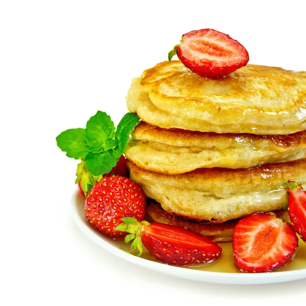 Flapjacks with strawberries and mint — Stock Photo, Image