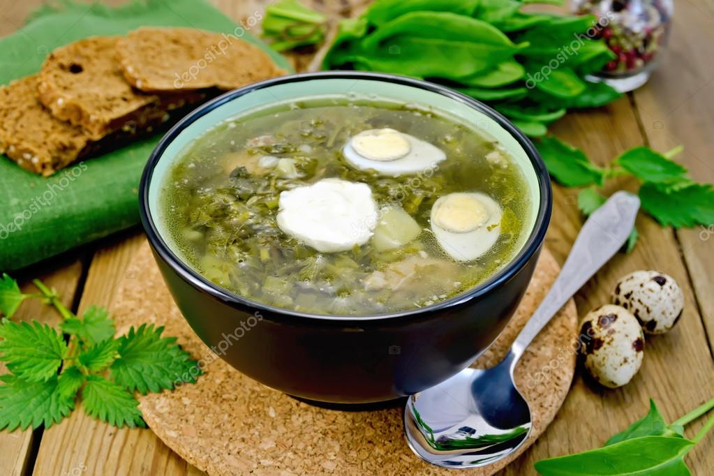 Щавелевый суп классический. Зелёный борщ с щавелем и яйцом. Щавель щи щавелевые щи. Борщ зелёный щавелевый. Зелёные щи с щавелем.