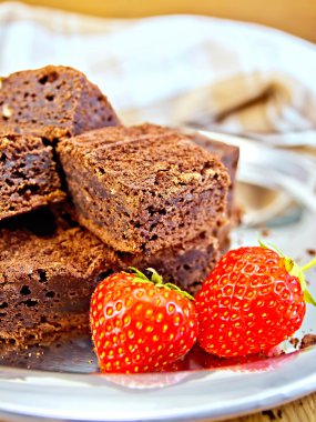 Pasta çikolata çilek tepsi ile