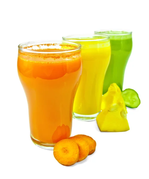 Juice vegetable in three glasses with vegetables in row — Stock Photo, Image