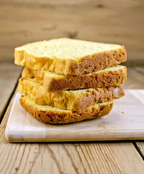 Fette fatte in casa di pane a bordo — Foto Stock