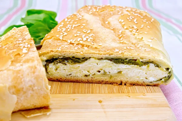 Roll filled with spinach and cheese on cloth — Stock Photo, Image