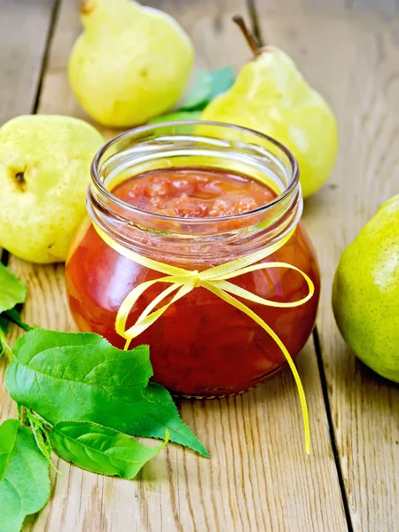 Poire à confiture en pot de verre à bord — Photo