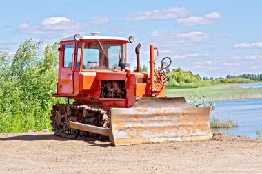 Buldozer kırmızı