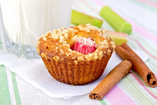 Cupcake with rhubarb and milk on linen napkin — Stock Photo, Image