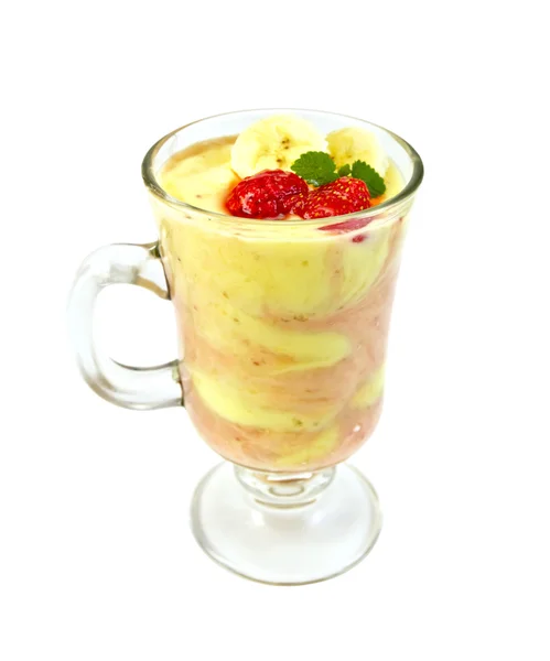 Dessertmilch mit Erdbeeren und Banane im Glas — Stockfoto