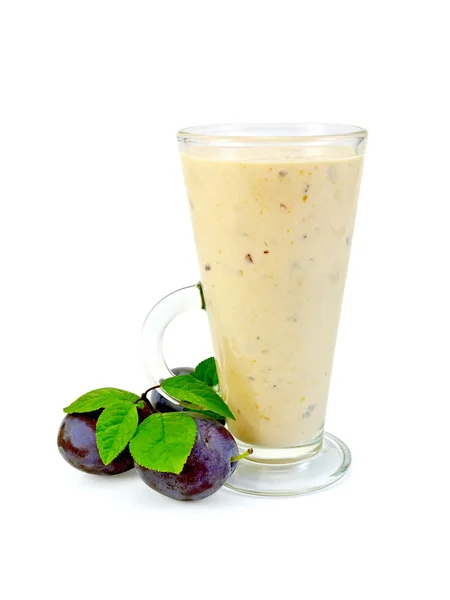 Milkshake with black plums — Stock Photo, Image