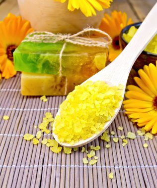 Tuz sarı ve bambu calendula ile soap