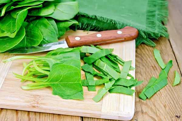 Spinach shredded with knife on board — Stock Photo, Image