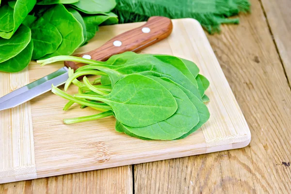 Spinach with knife on board — Stock Photo, Image
