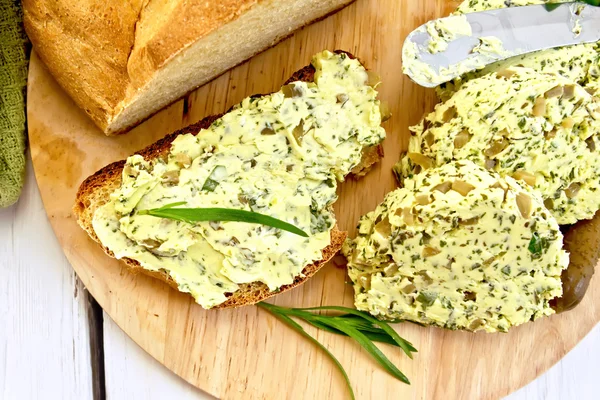 Sandwich with butter spinach and cucumbers on board top — Stock Photo, Image