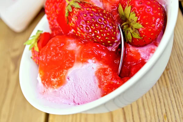 Ice cream strawberry in bowl with spoon on board — Stock Photo, Image