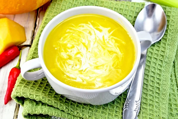 Soup-puree pumpkin with cream in white bowl on napkin — Stok fotoğraf