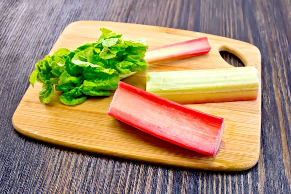 Rhubarb with leaf on board — Stok fotoğraf