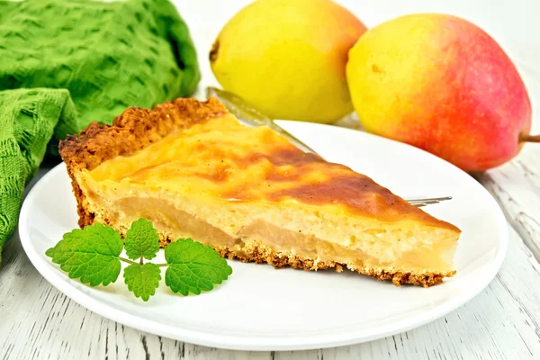 Pie pear with sour cream on light board — Stock Photo, Image
