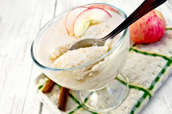 Jelly airy apple in glass bowl on napkin — Stock Photo, Image