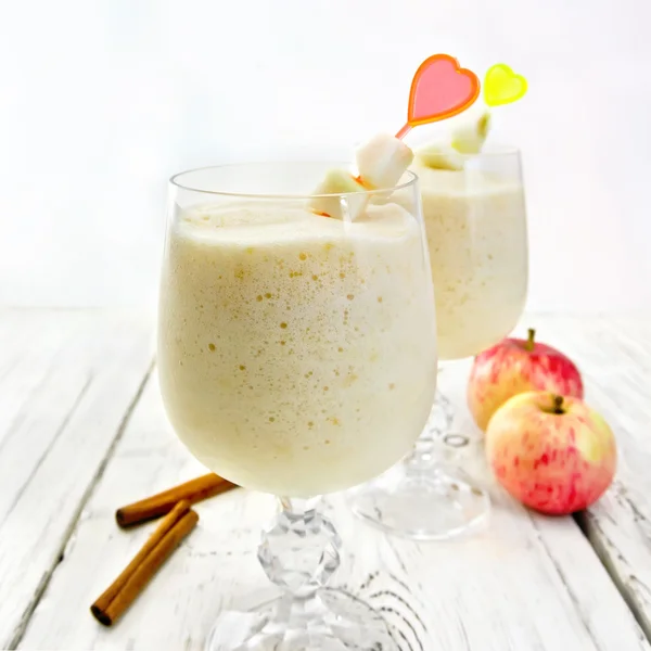 Jelly airy apple in wineglass on table — Stock Photo, Image