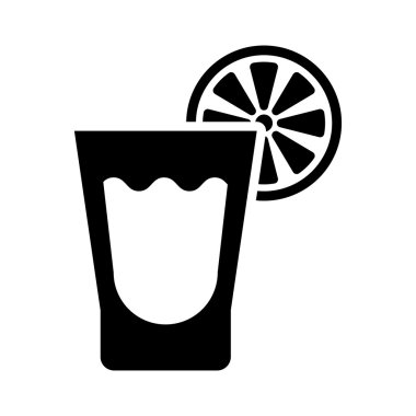 Kısa kadeh tekila ve kireç