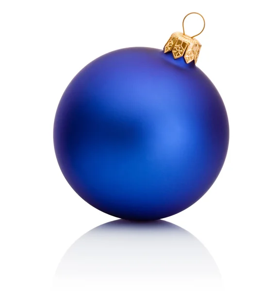 Bola de Natal azul isolado no fundo branco — Fotografia de Stock