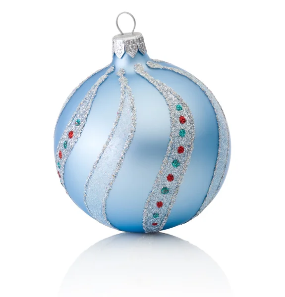 Niebieski Ozdoby Boże Narodzenie ball na białym tle — Zdjęcie stockowe