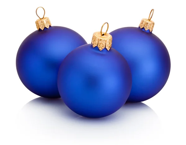 Drie blauwe kerstballen geïsoleerd op witte achtergrond — Stockfoto