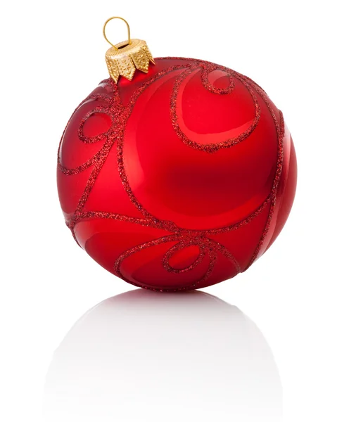 Κόκκινες διακοσμήσεις Χριστουγέννων μπάλα απομονωμένη σε άσπρο φόντο — Φωτογραφία Αρχείου