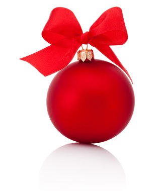 Kırmızı Noel top ile şerit yay üzerinde izole beyaz arka plan