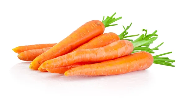 Hoop van wortelen geïsoleerd op een witte achtergrond — Stockfoto