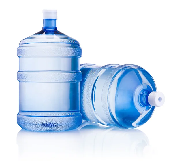 Дві великі пляшки води ізольовані на білому тлі — стокове фото