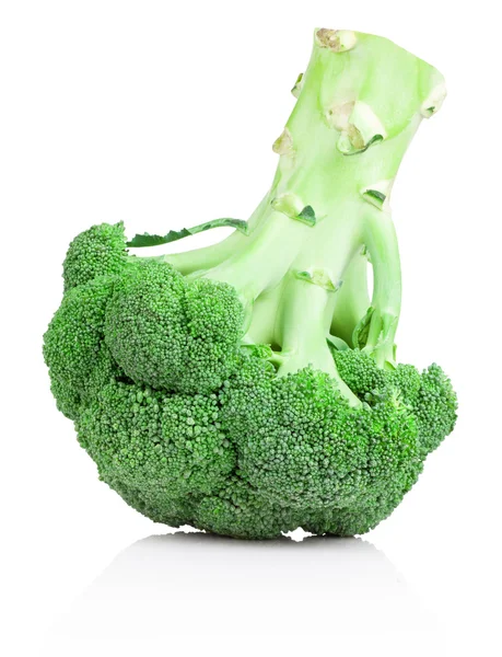 Brócolos verdes frescos isolados sobre fundo branco — Fotografia de Stock
