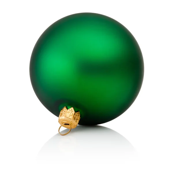 Zelené vánoční míč izolované na bílém pozadí — Stock fotografie