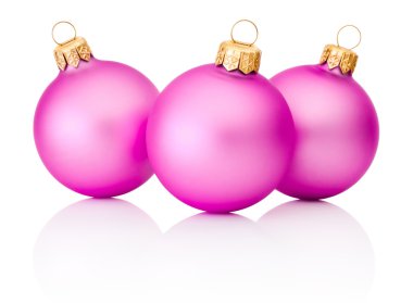 Üç pembe Noel Isolated beyaz arka plan üzerinde baubles
