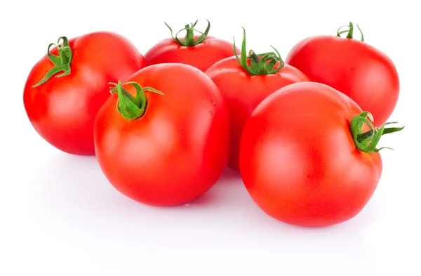 Rode rijpe tomaten geïsoleerd op witte achtergrond — Stockfoto