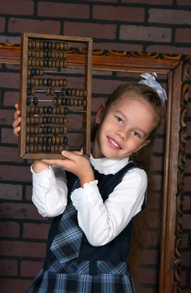 A menina de uniforme escolar — Fotografia de Stock