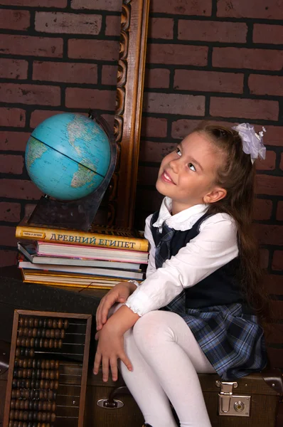 Το κορίτσι σε μια σχολική στολή — Φωτογραφία Αρχείου