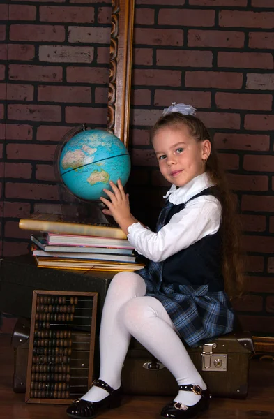 A menina de uniforme escolar — Fotografia de Stock