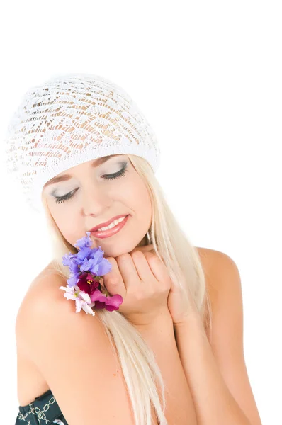 Blond girl with a bouquet of violets — Stock Photo, Image