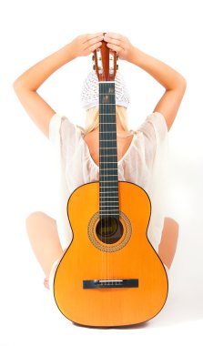 bir gitar ile kız resim 