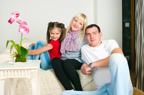 Verwacht het tweede kind en gelukkige familie — Stockfoto