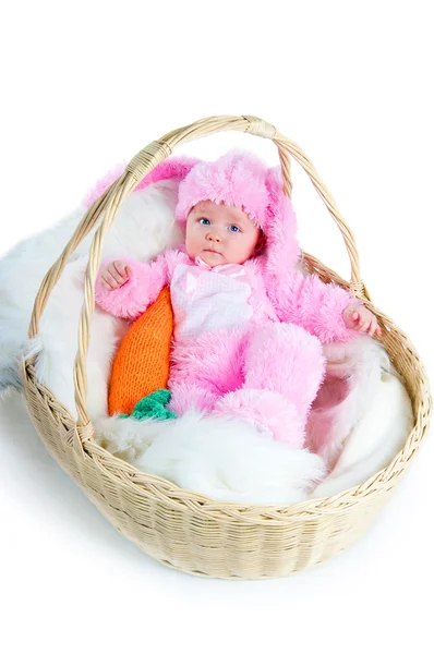 Αστεία νεογέννητο μωρό ντυμένος με κοστούμι λαγουδάκι του Πάσχα — Φωτογραφία Αρχείου