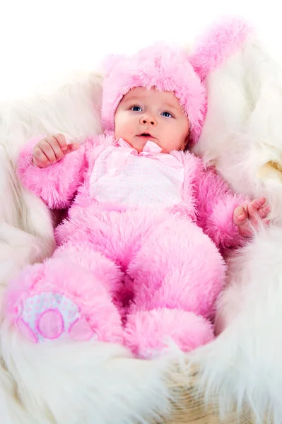 Engraçado bebê recém-nascido vestido com terno de coelho de Páscoa — Fotografia de Stock