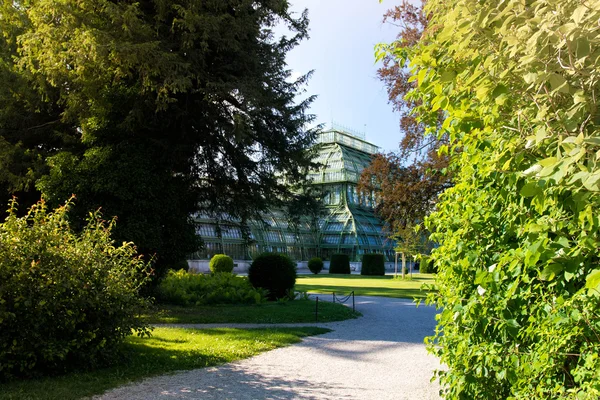 Orangerie dans le parc de Vienne — Photo