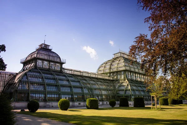 Orangery in the park in Vienna — Stock Photo, Image