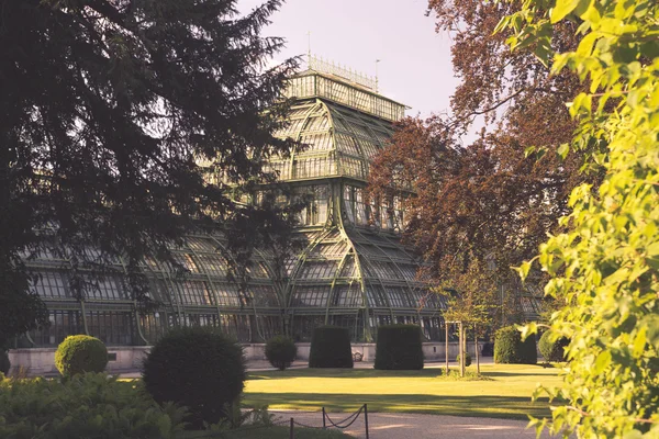 Orangery in the park in Vienna — Stock Photo, Image