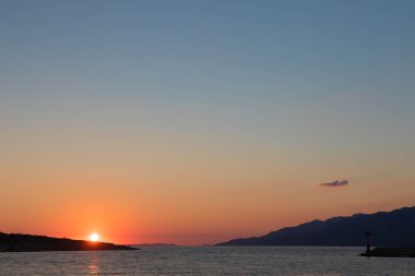 Günbatımı üzerinde Vinyerac kasabanın