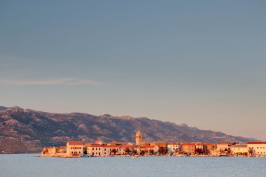 Günbatımı üzerinde Vinyerac kasabanın