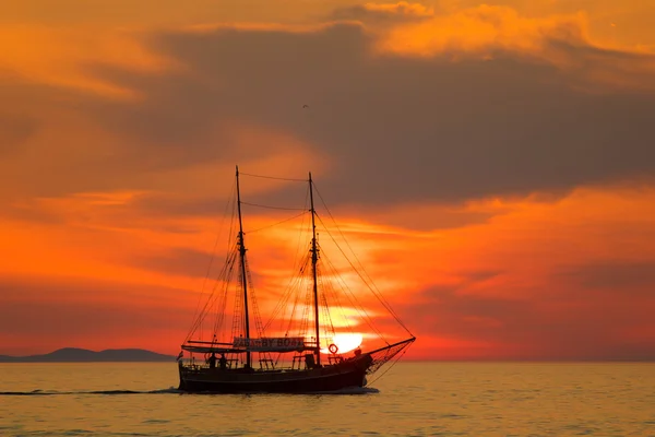 Pôr do sol sobre o mar — Fotografia de Stock