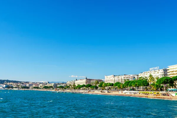 Cannes, Franciaország - március 1, 2016: Panorámás kilátás nyílik Cannes, Franciaország. — Stock Fotó