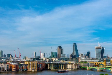 thames ve Londra City havadan görünümü