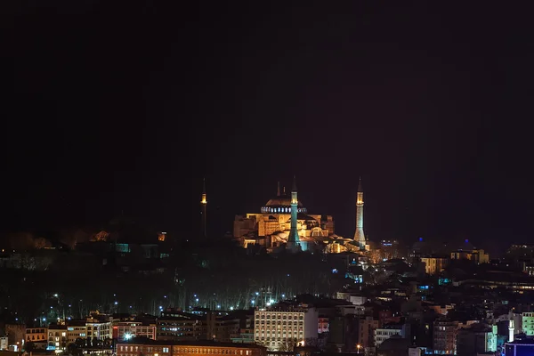 Αεροφωτογραφία του Βοσπόρου από τον πύργο του Γαλατά τη νύχτα. — Φωτογραφία Αρχείου